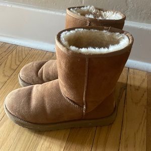Ugh Boots  Color- Brown/Chestnut  Size-8